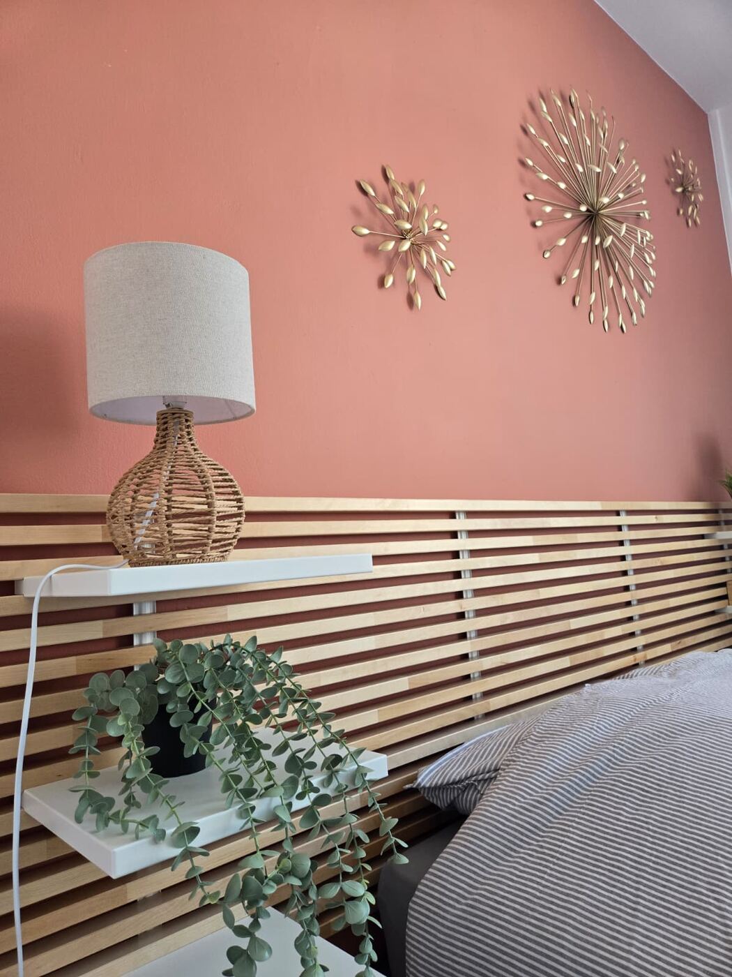 Adélise — chambre, chevet et luminaire
