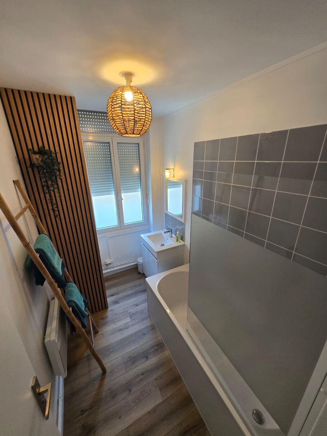 Adélise — salle de bain, baignoire