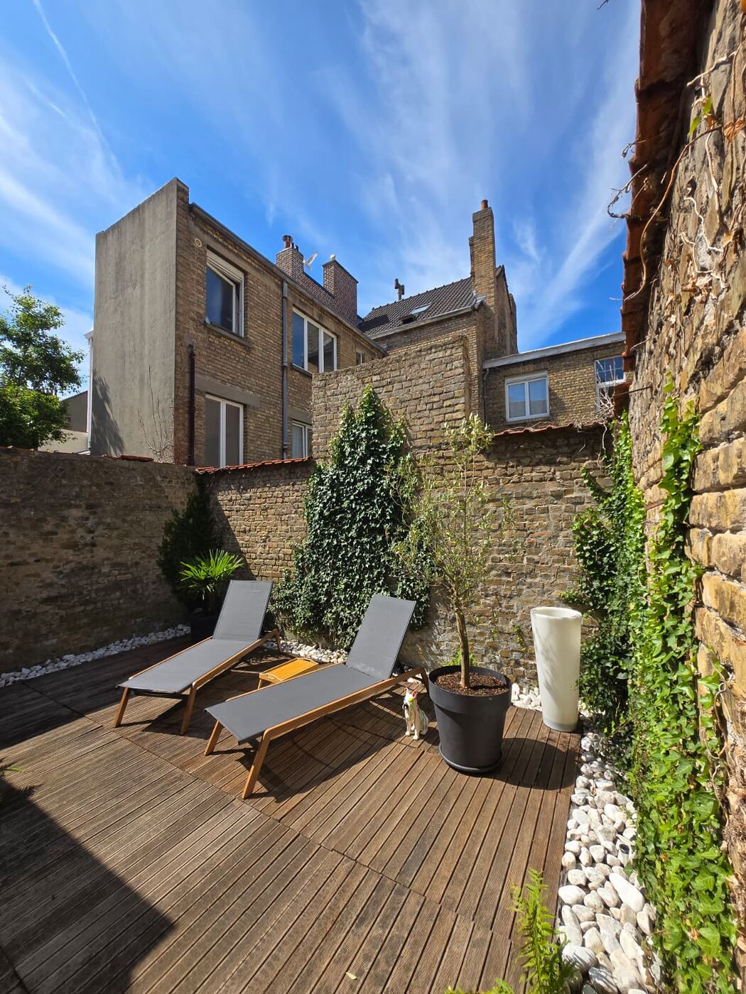 Loucé — terrasse, autre angle