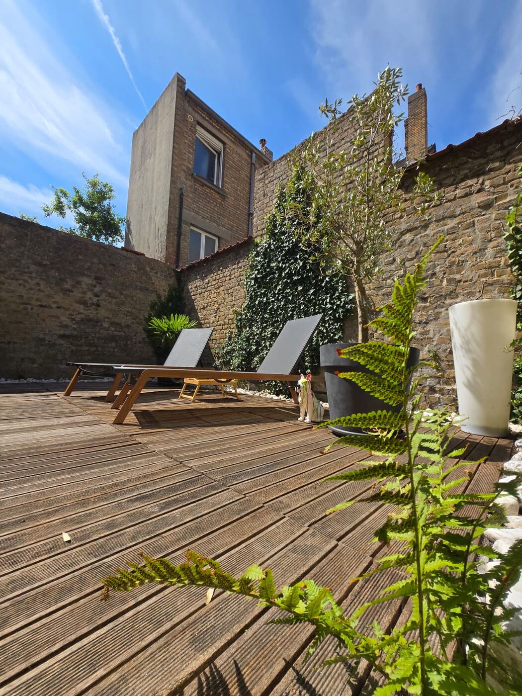 Loucé — terrasse, transats